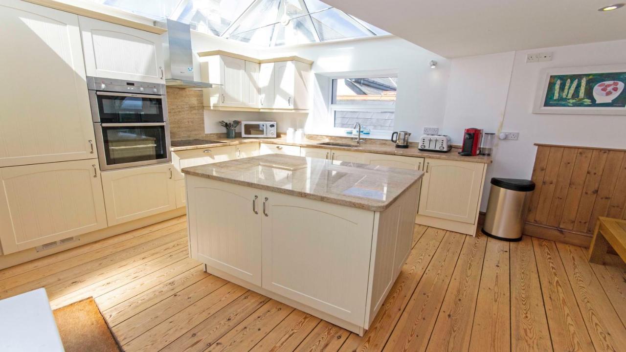 Stables Croyde | 4 Bedrooms / Sleeps 8 | Sea & Beach Views Exterior photo